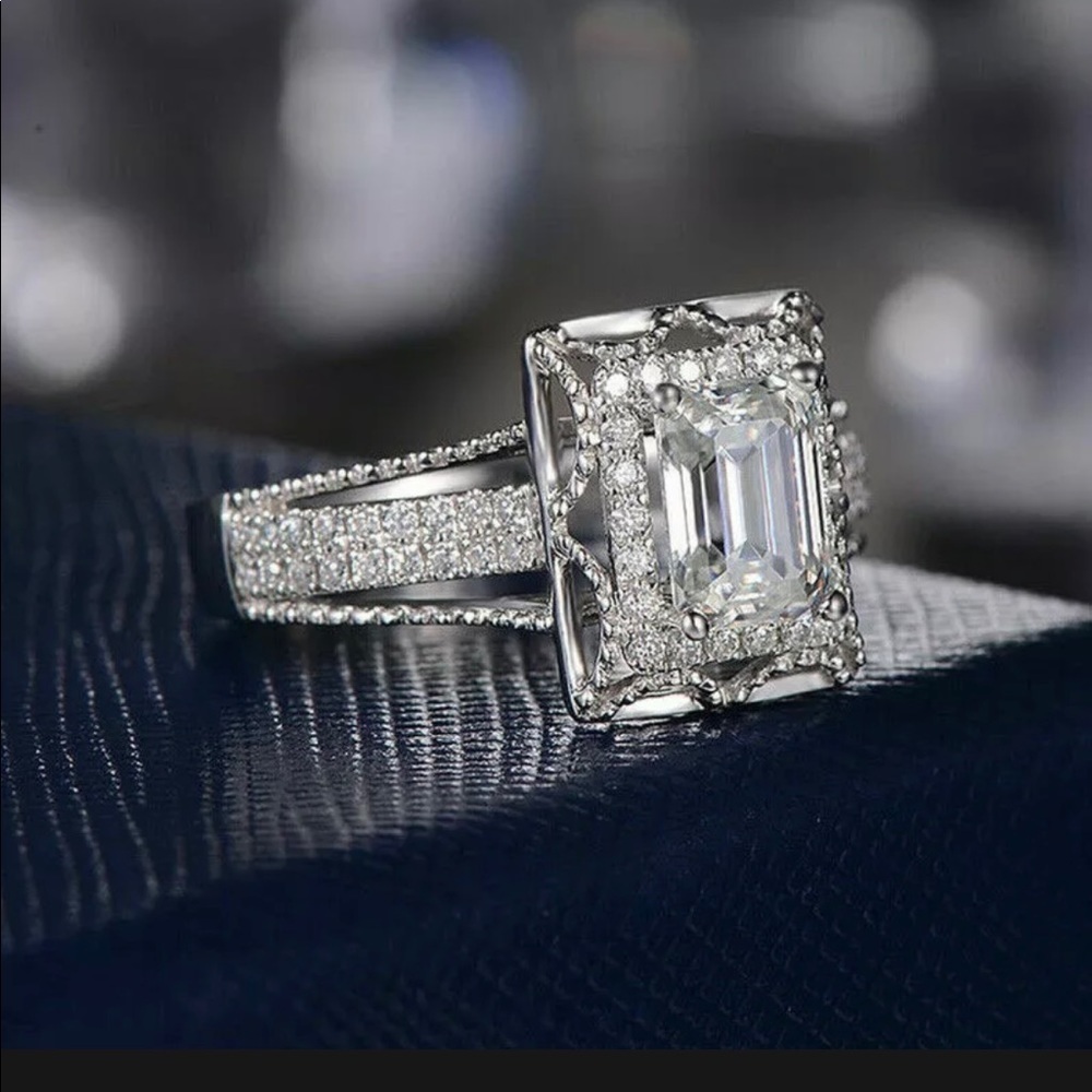 Gorgeous Women 925
Silver Jewelry White
Sapphire Ring